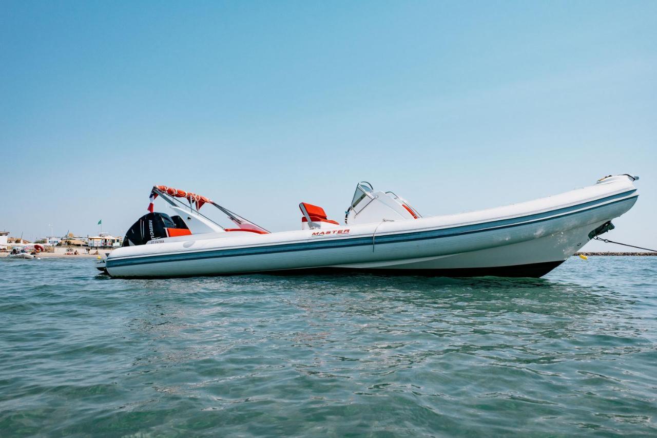 Hotel Plage Palace & Spa Palavas-les-Flots Eksteriør bilde A Zodiac boat