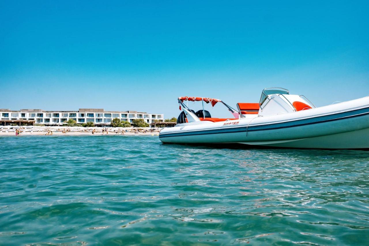 Hotel Plage Palace & Spa Palavas-les-Flots Eksteriør bilde A motor launch in the Mediterranean