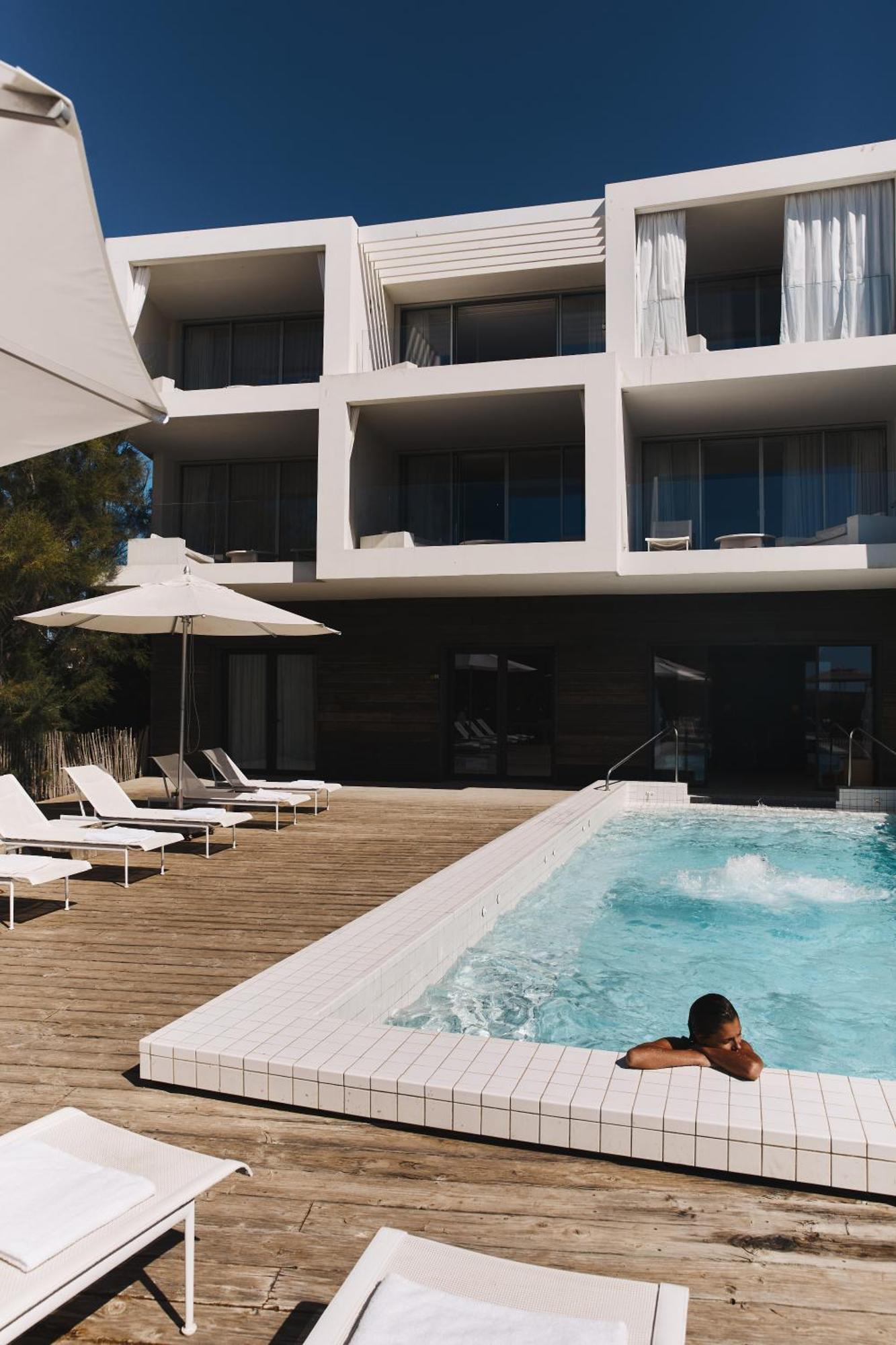 Hotel Plage Palace & Spa Palavas-les-Flots Eksteriør bilde The hotel's pool